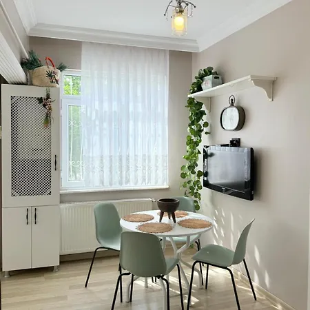 Apartment Sultans Corner
